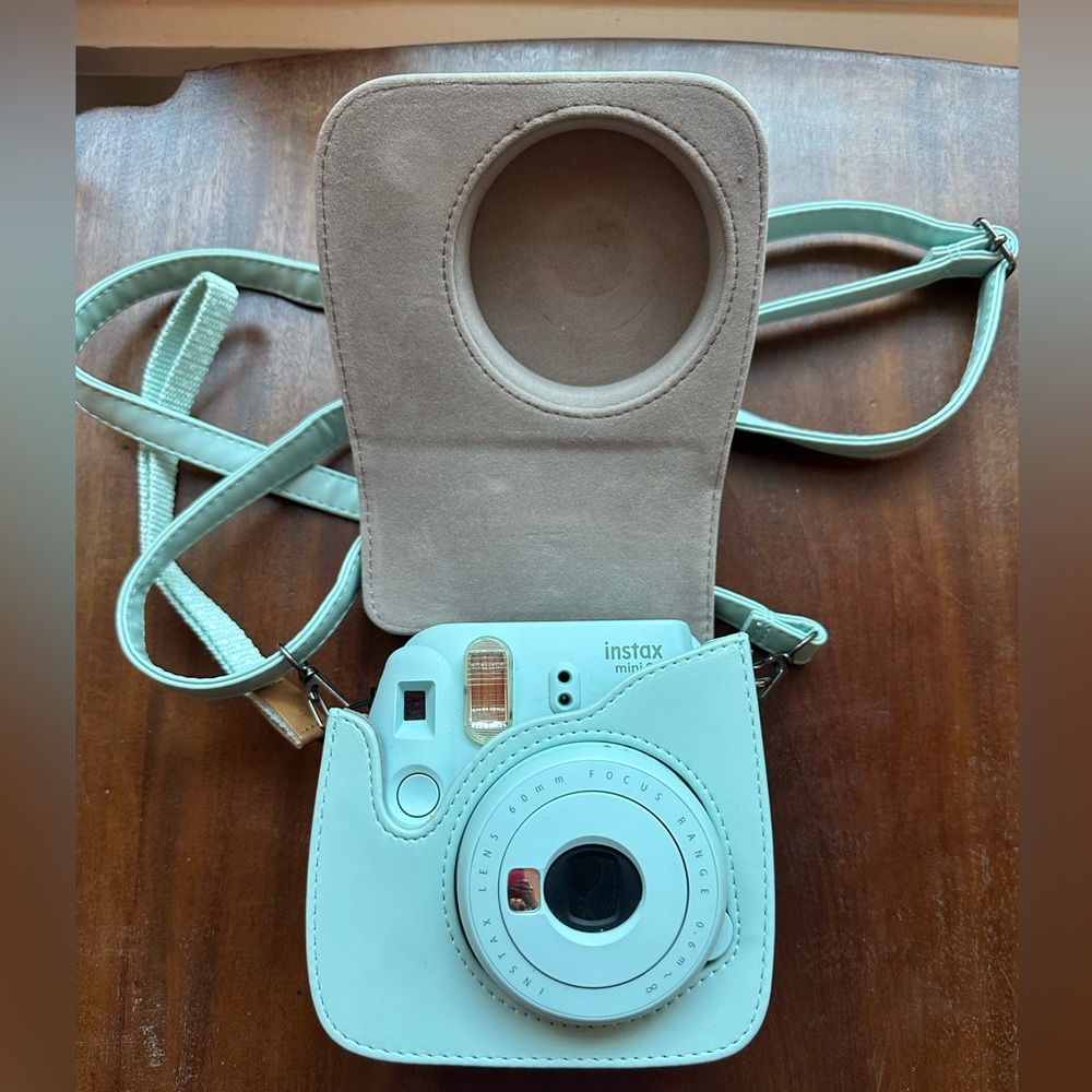 Fujifilm Instax Mini Camera with Mint Case